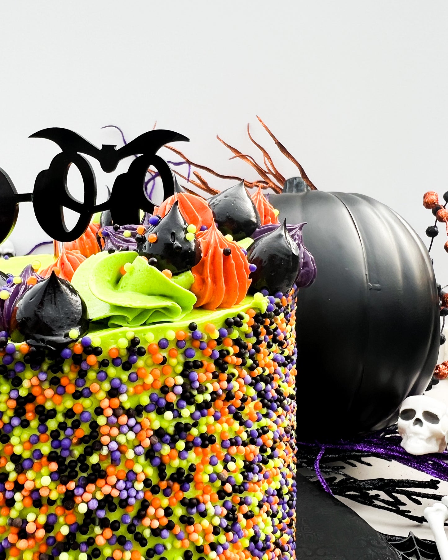 THE HALLOWEEN HAUNT CAKE