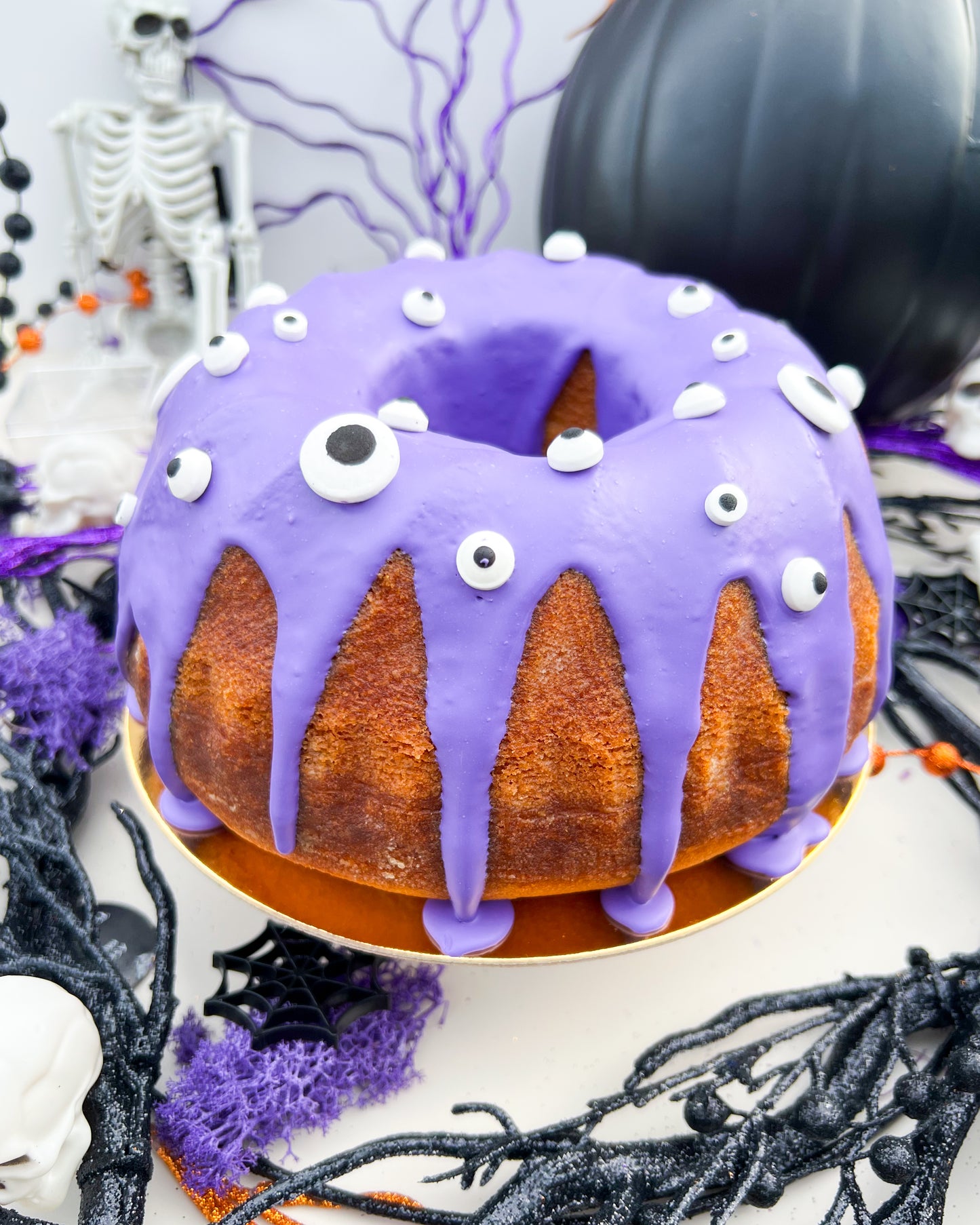 SPOOKIE EYE CAKE