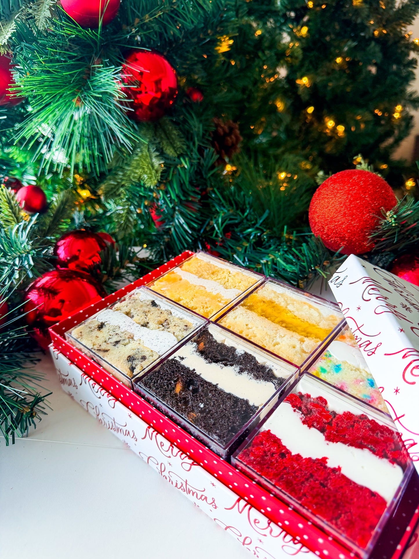 LUX LAYER MRS. CLAUSE BOX